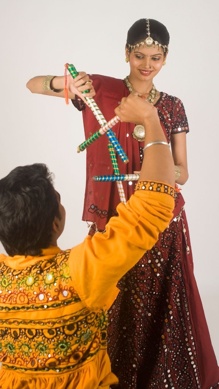 https://www.tradeindia.com/wp-content/uploads/2023/10/8-Must-Have-Dandiya-Dance-Costumes-and-Accessories-1.jpg
