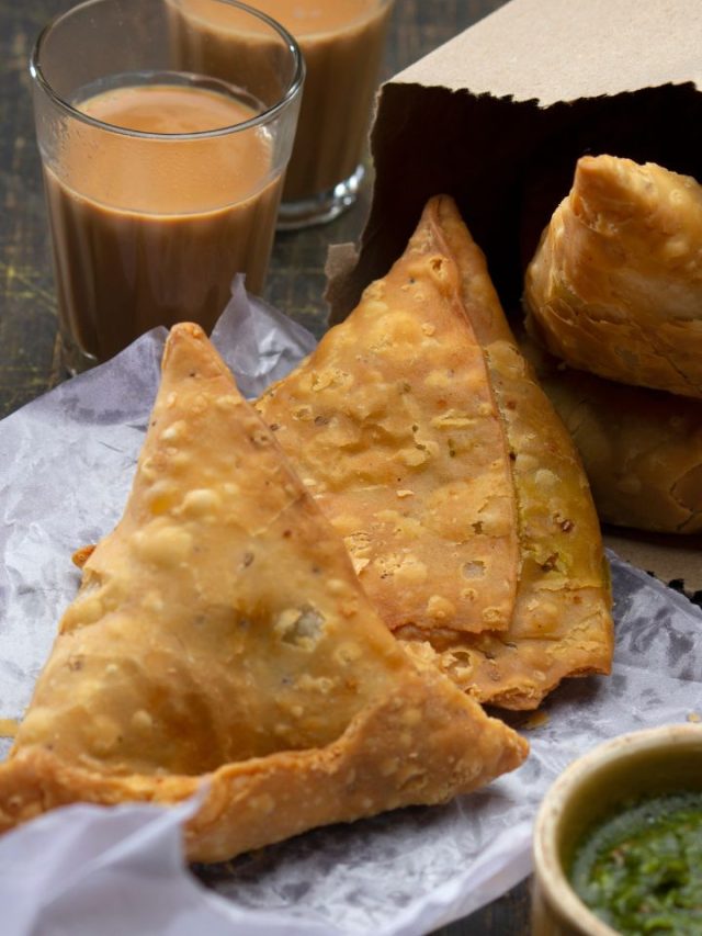 					8 Delicious Indian Snacks to Enjoy With Chai				